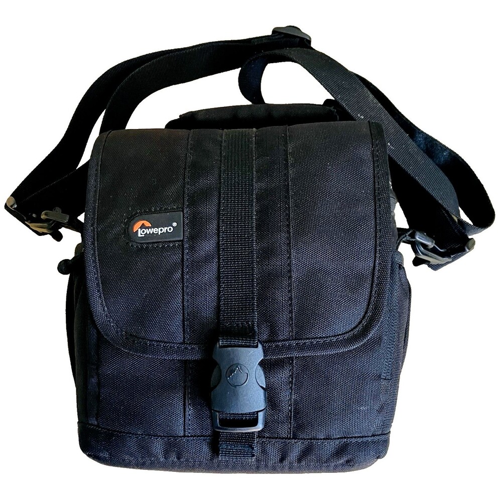 Lowepro Camera Case Adventura 140 Ripstop Small 8 x 8 in Black Padded Strap